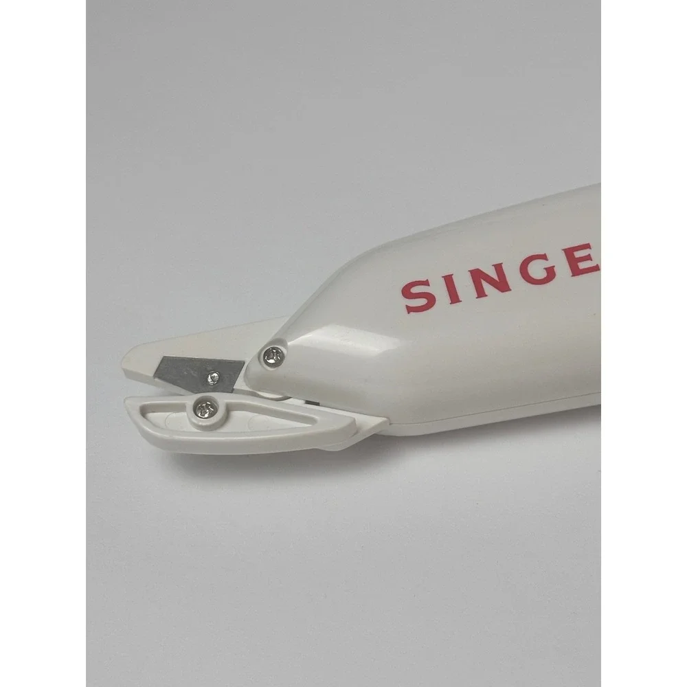 Singer Electric‎ Scissors Handheld Battery Operated White with Spare Blade